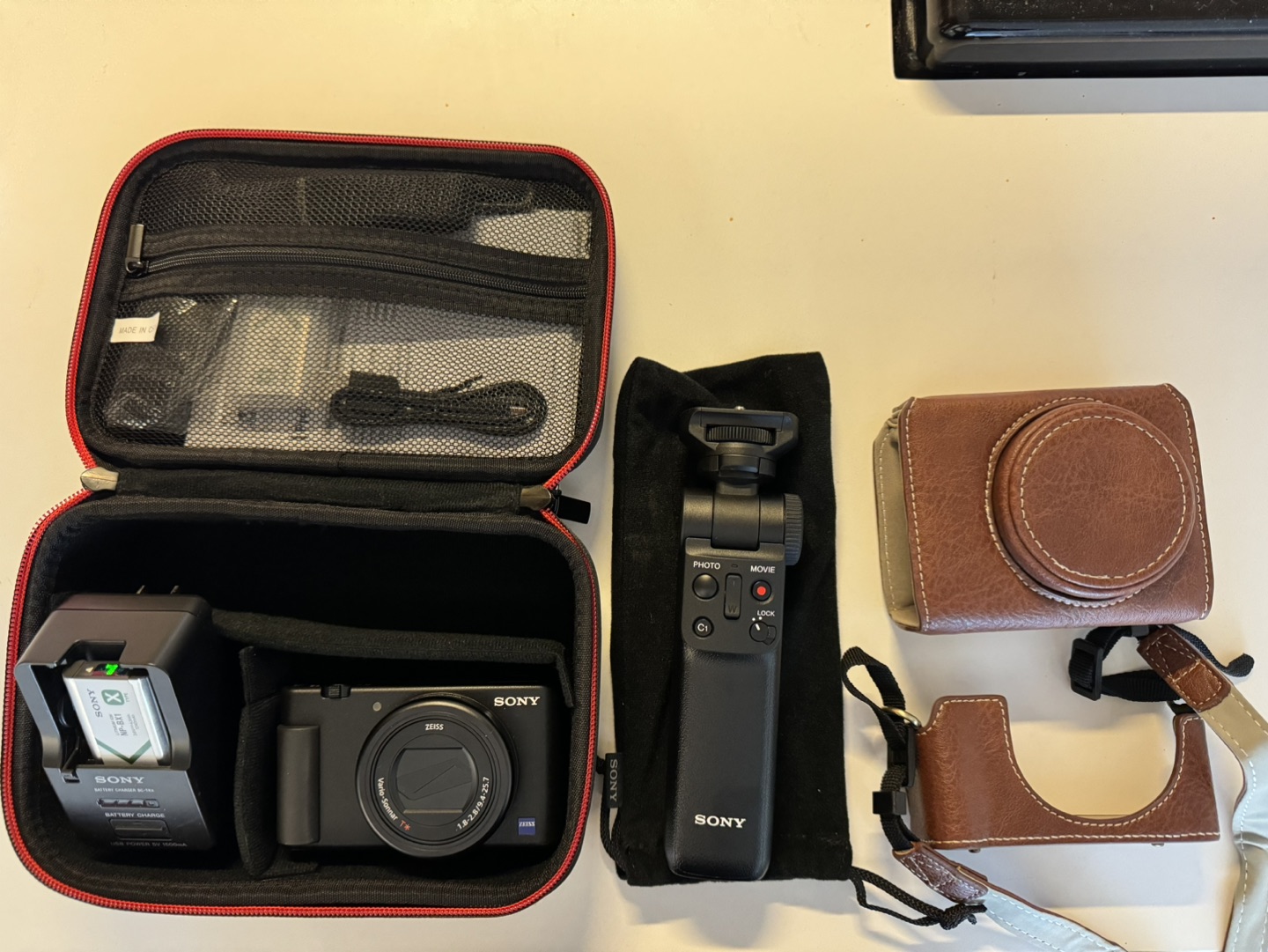 Sony zv-1 camera + Sony shooting grip + case