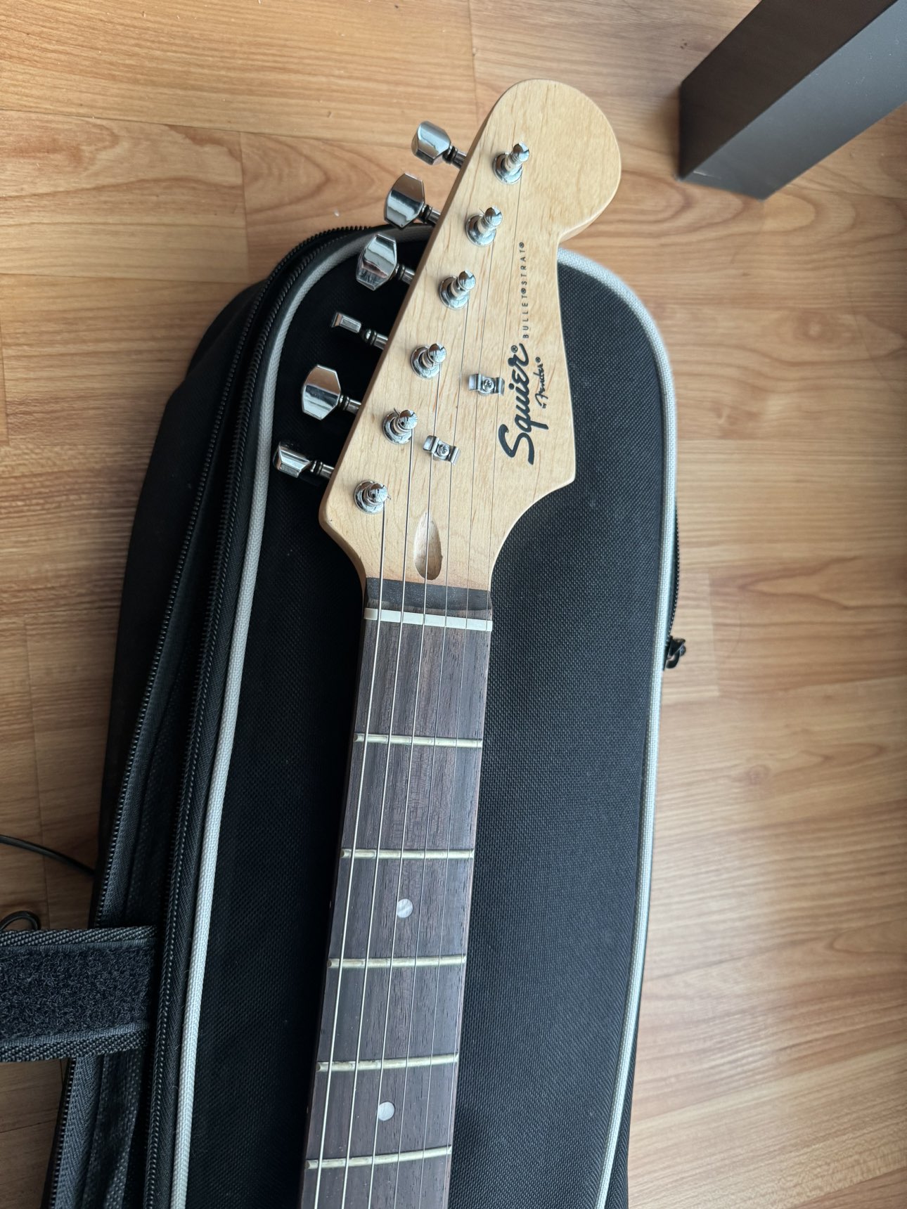 Squier by Fender bullet strat beginner electric guitar - photo 3