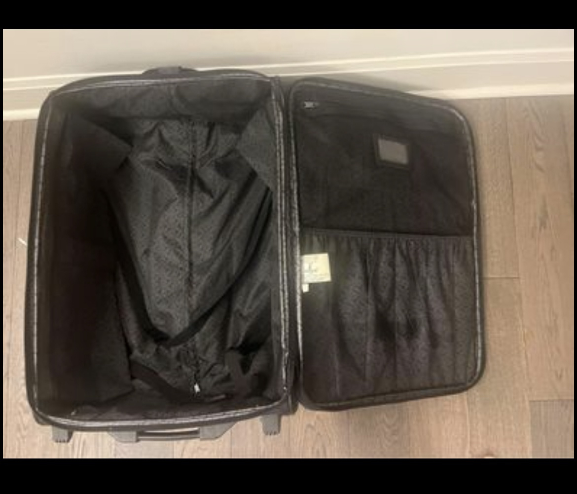 Price drop-Medium size luggage with wheels image indicator(3)