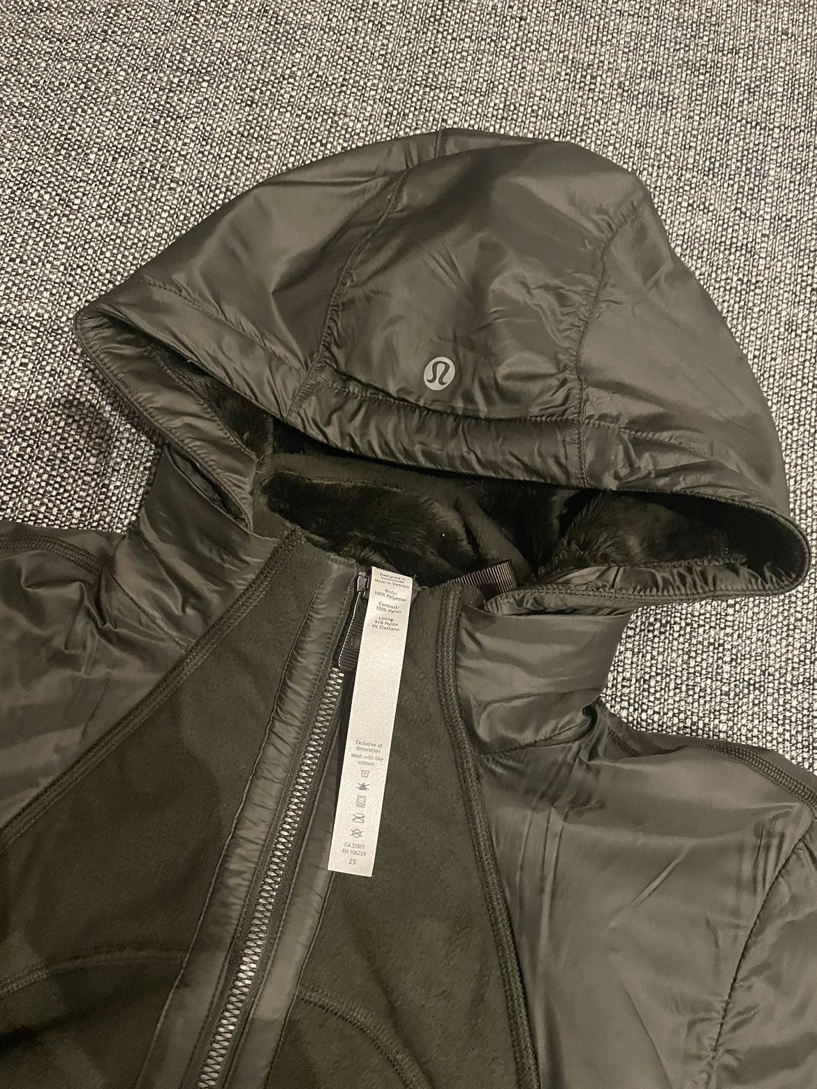 Lululemon jacket -mint condition size 6 - photo 2