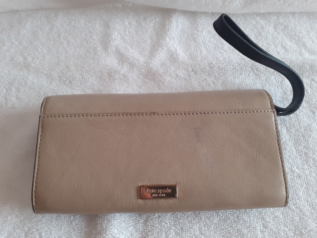 Kate Spade Ladies Leather Wallet image indicator(2)