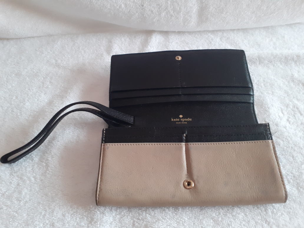 Kate Spade Ladies Leather Wallet image indicator(3)