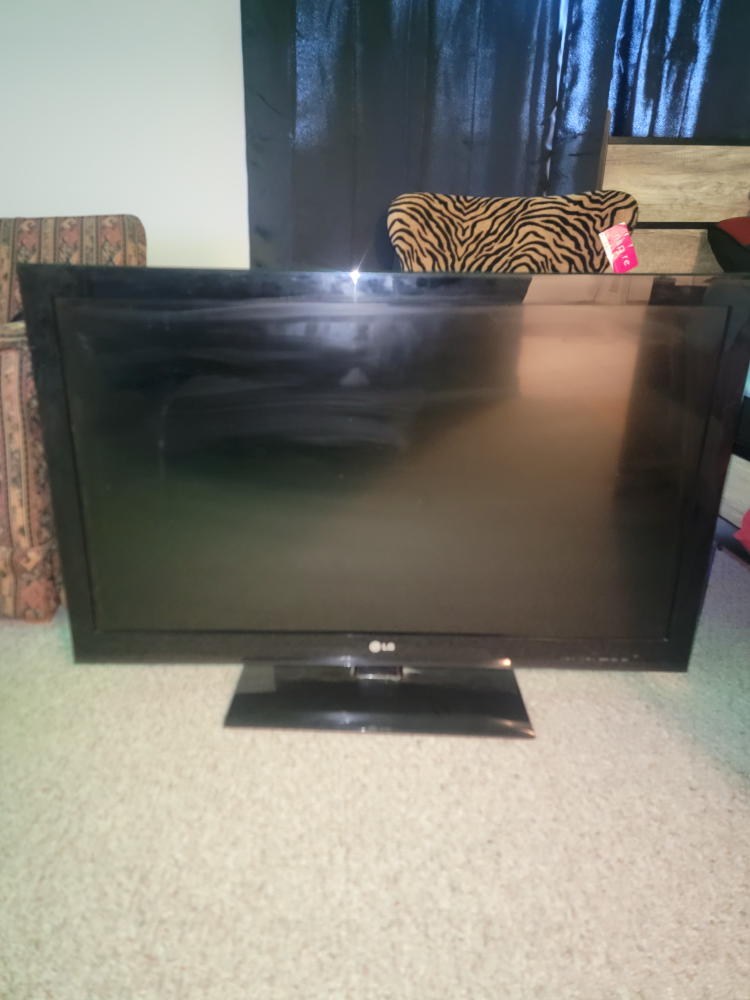 42" LG tv thumbnail