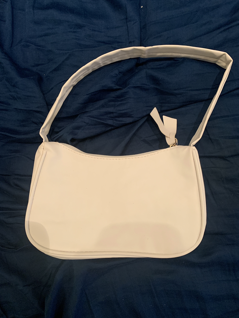 3 for $10 White mini purse never used image indicator(3)