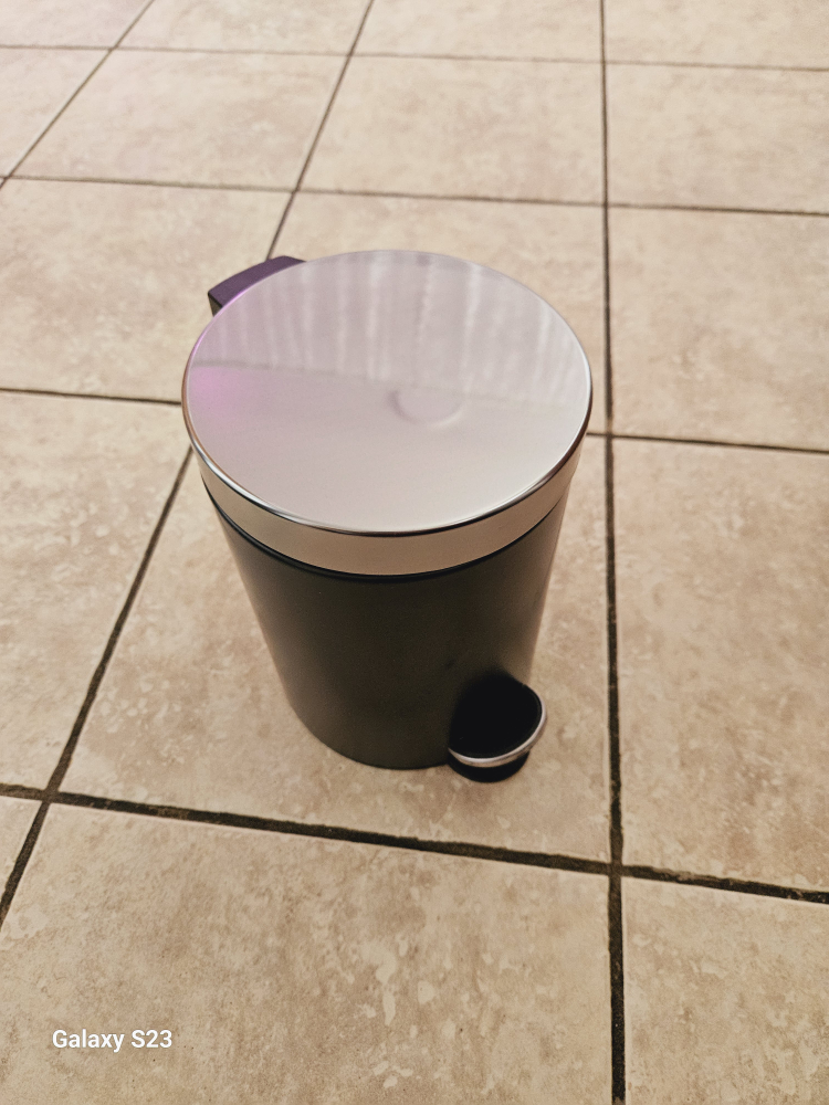 Trash can