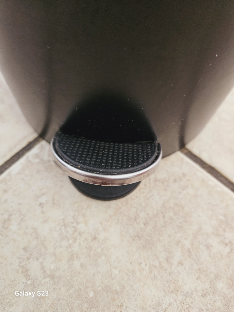 Trash can - photo 3