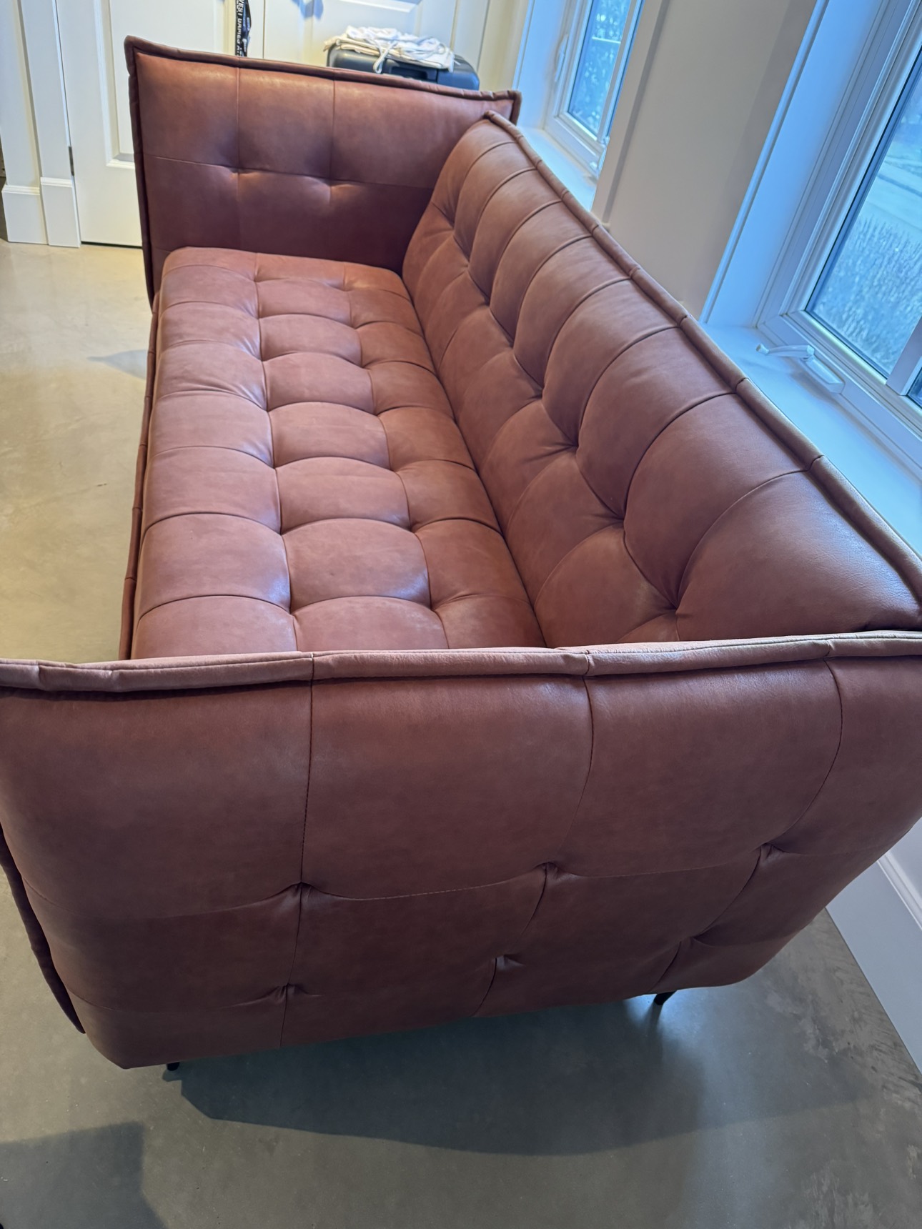 3 - 4 Seater Tufted Leather Couch - photo 3
