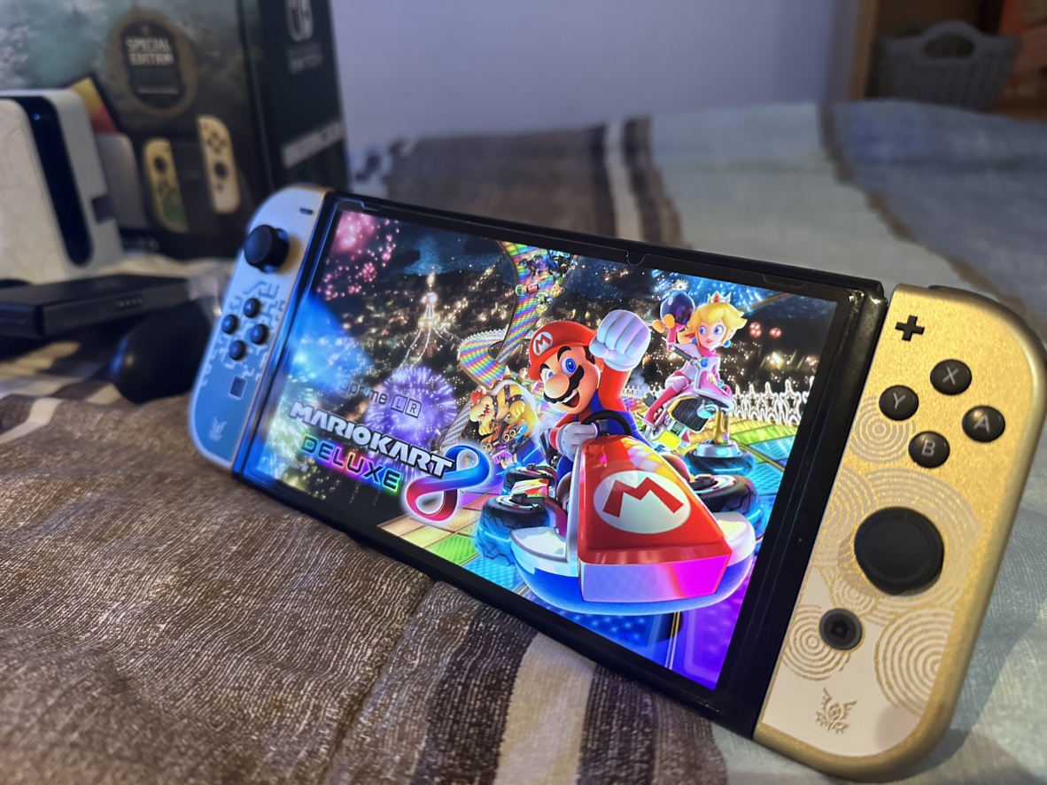 Nintendo Switch Zelda version+games - photo 2