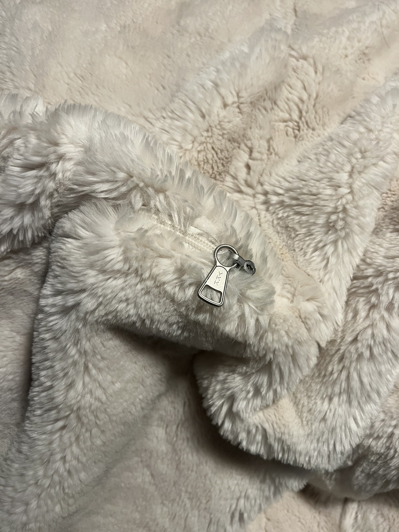 Pottery Barn Large Furry Bean Bag - photo 5