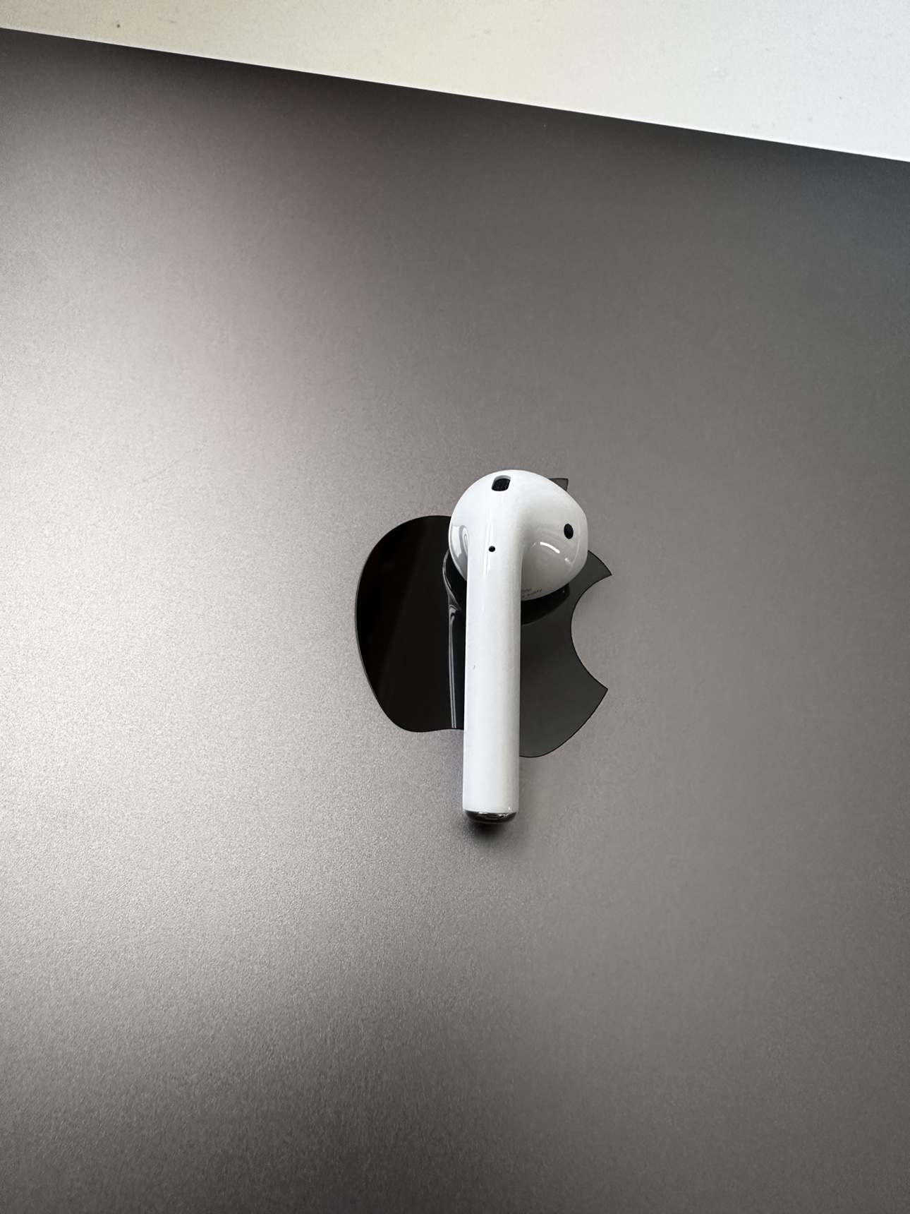 Right AirPod 2nd generation thumbnail