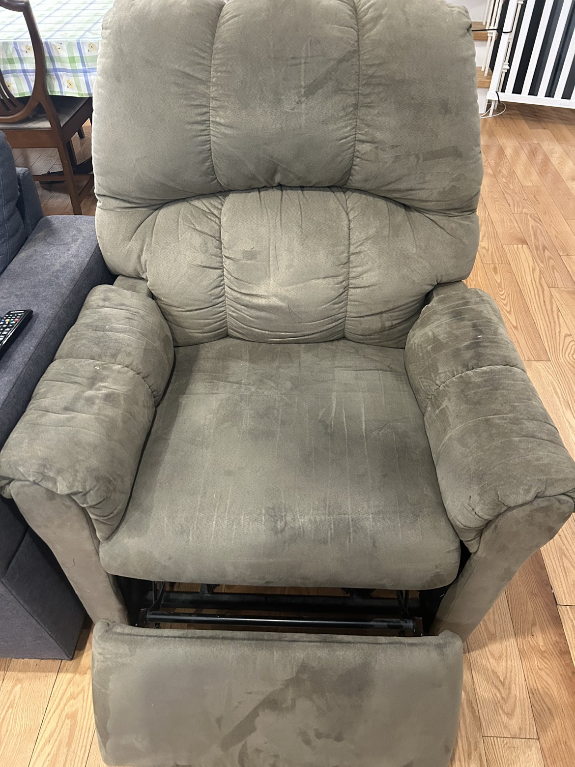 Recliner lift chair thumbnail