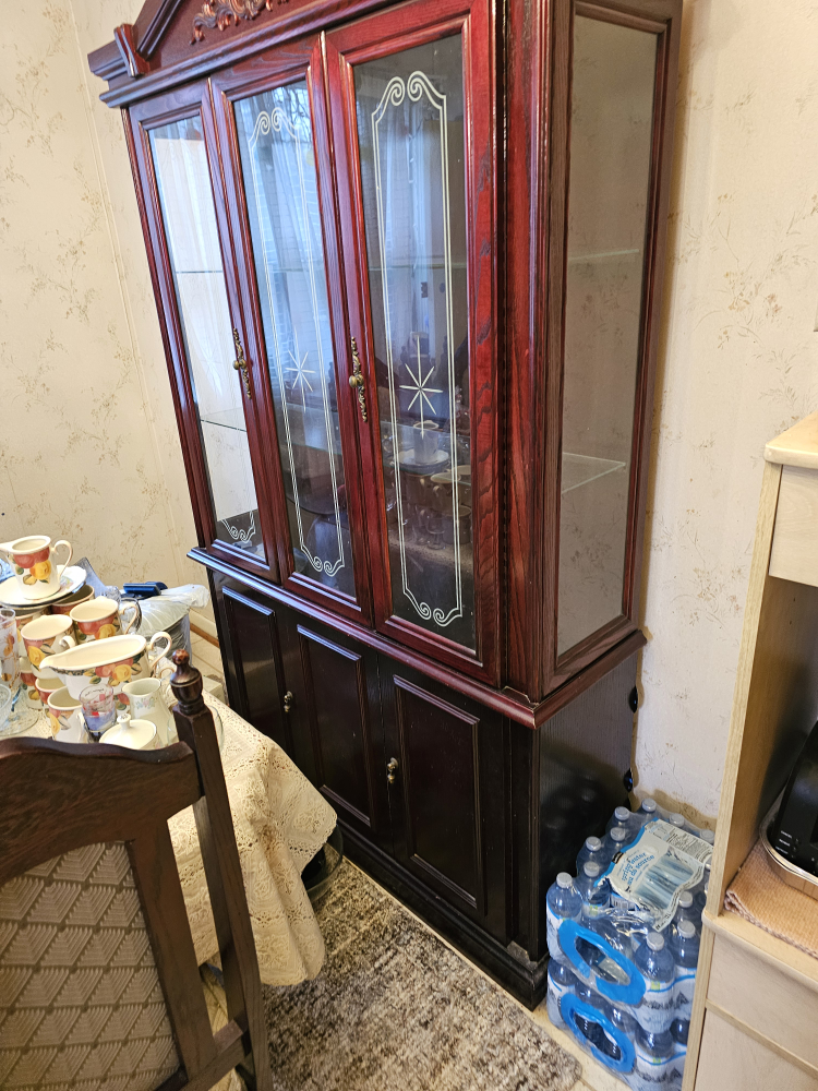 China cabinet - photo 2