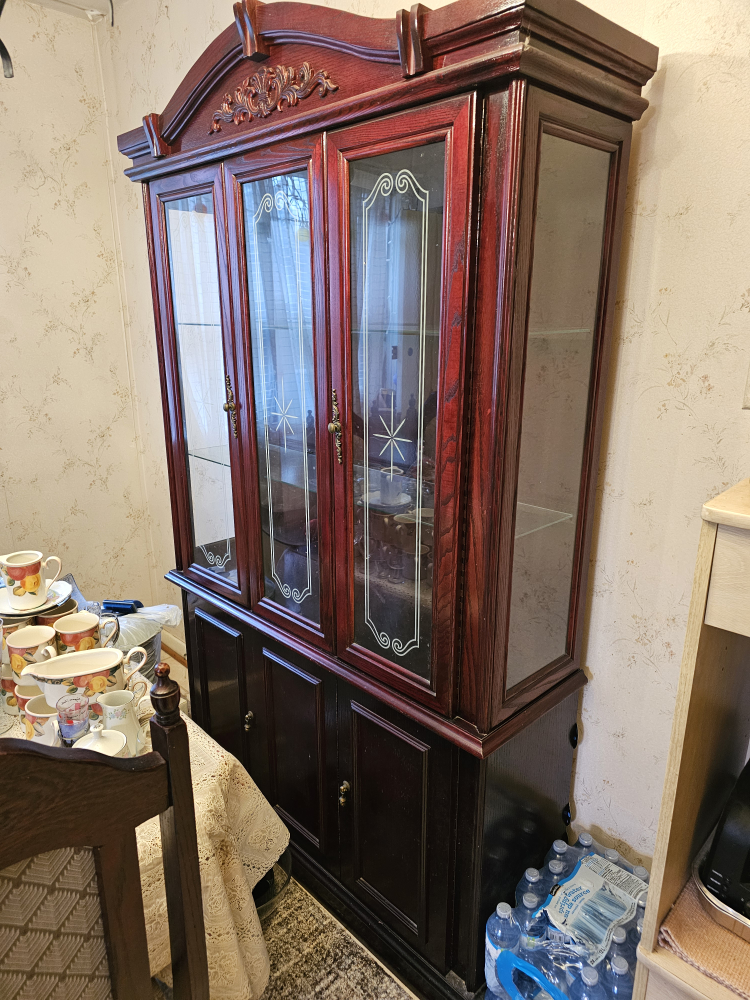 China cabinet - photo 4
