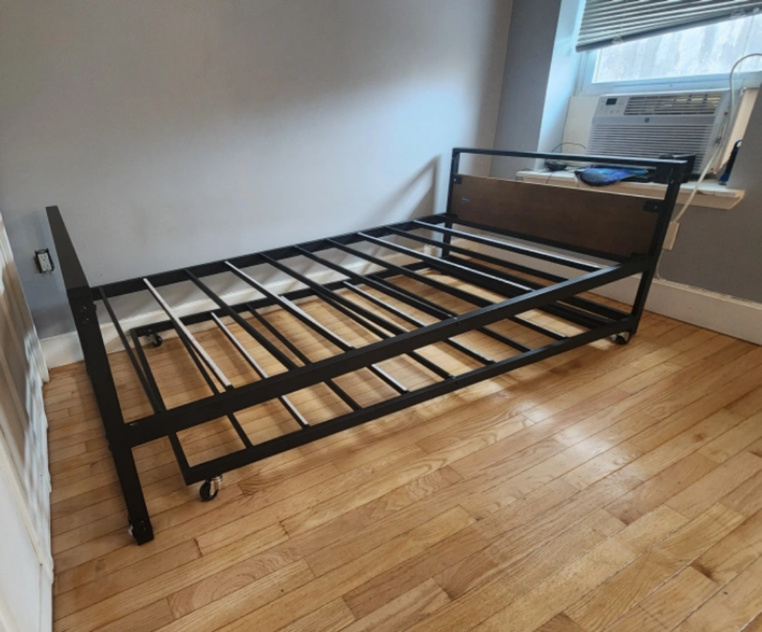 STYLISH BAMBOO DAYBED & MATCHING DRESSER - photo 5