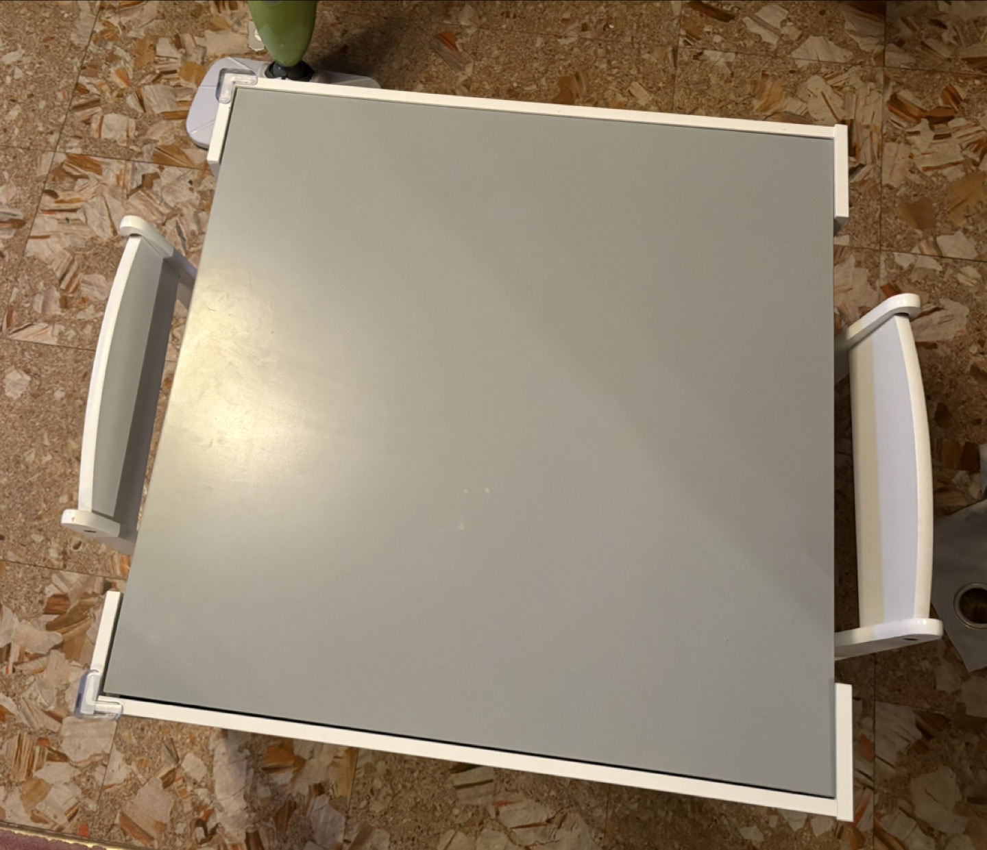 Kids table and chairs