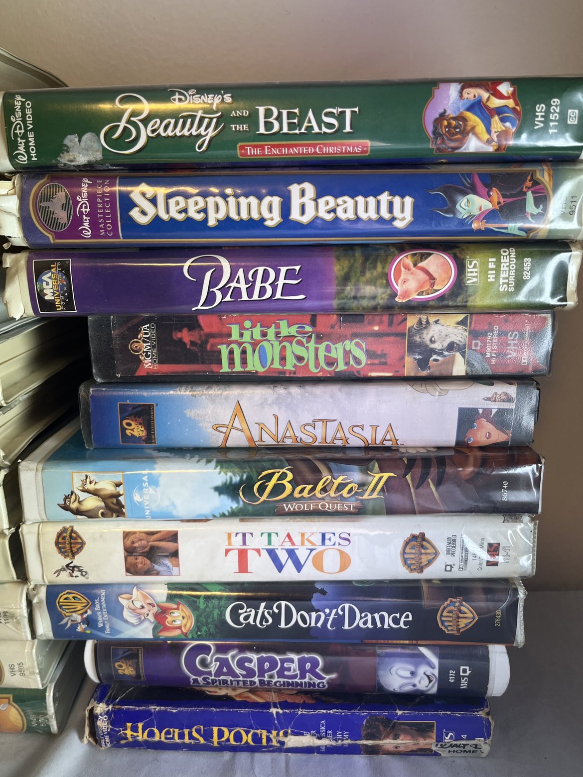 VHS movie lot - Disney & more image indicator(2)