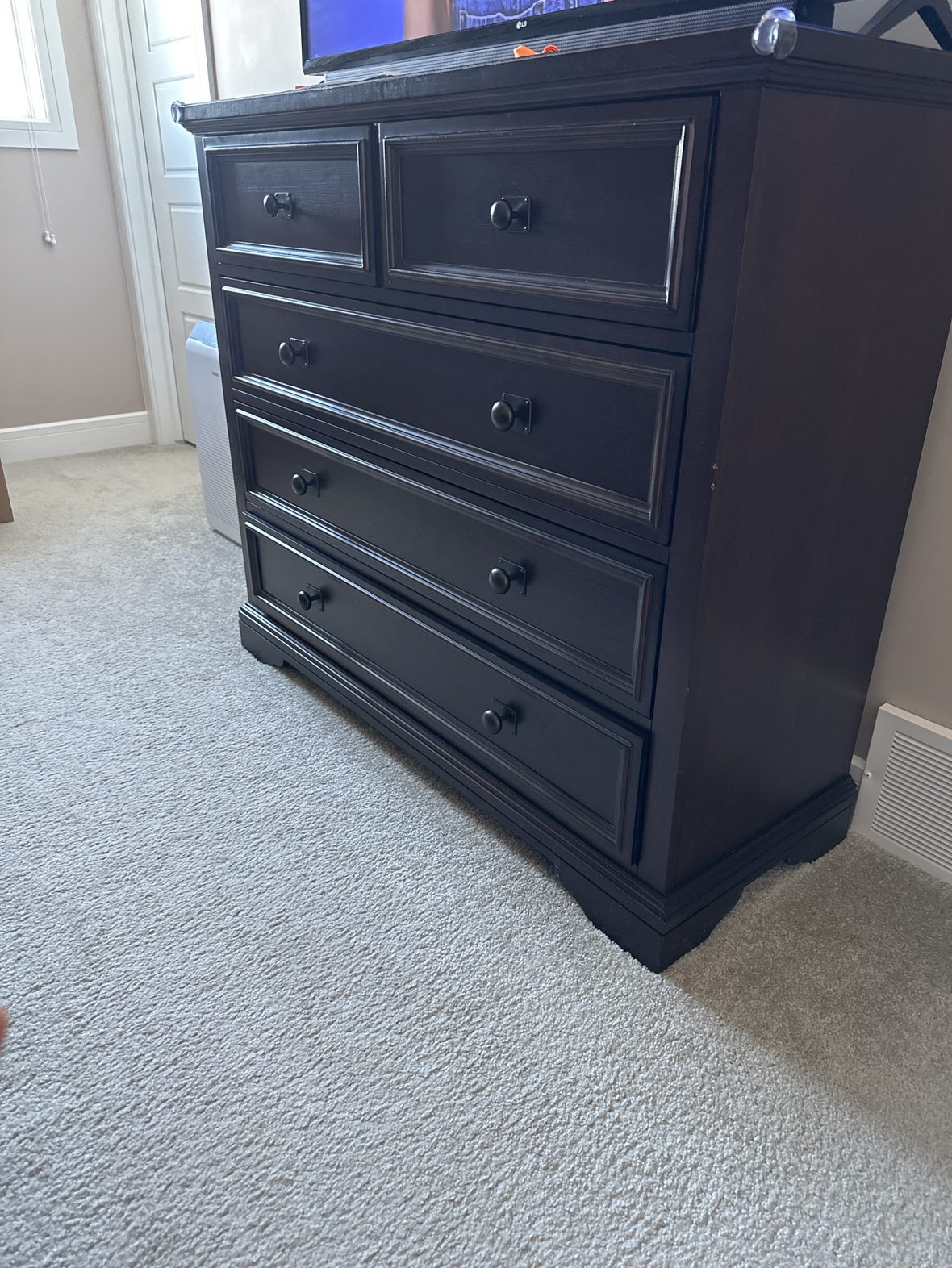 Dresser and 2 nightstands - photo 2