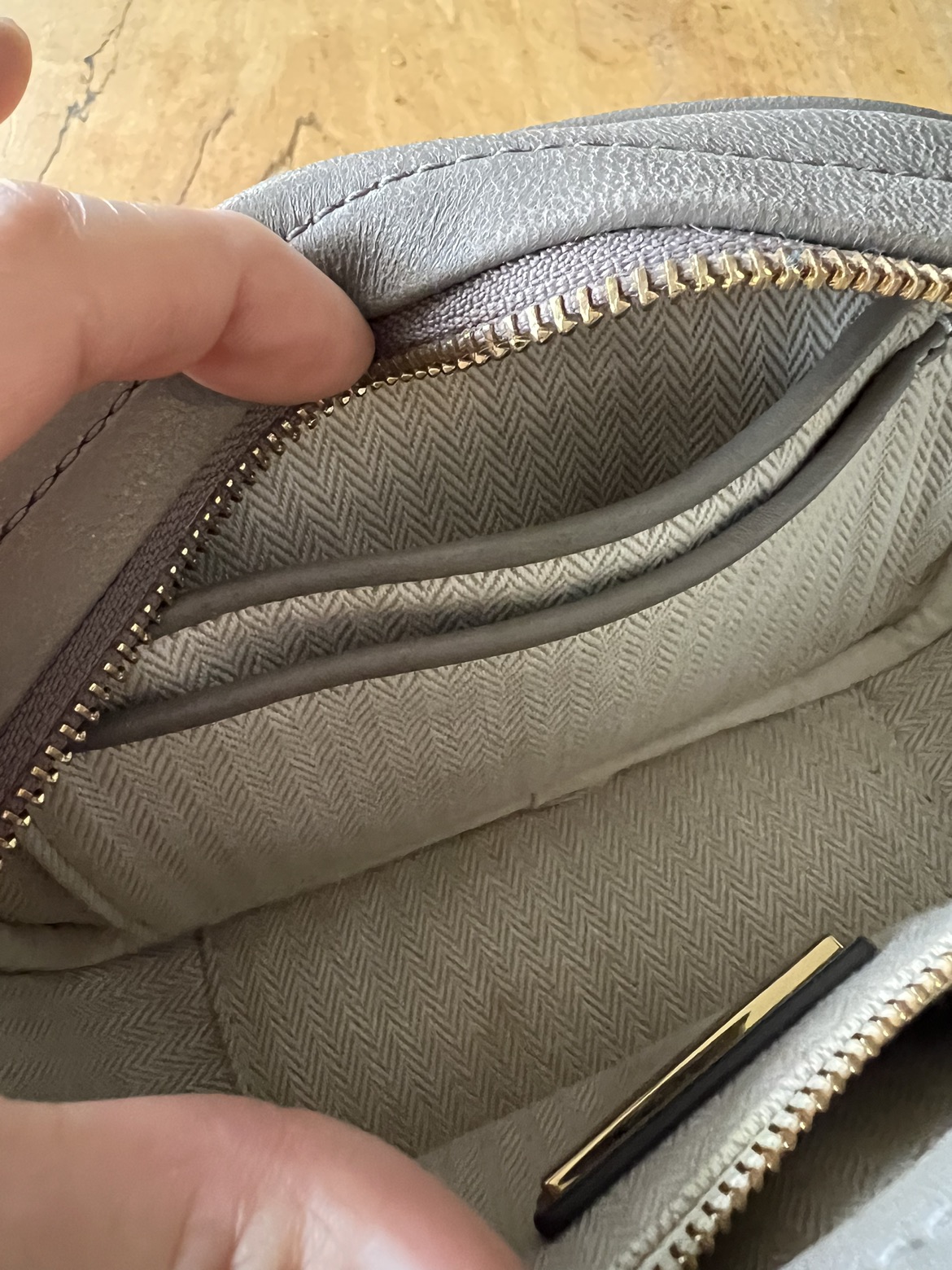 Tory Burch leather purse image indicator(4)