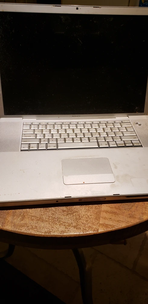 17" macbook pro laptop - photo 2