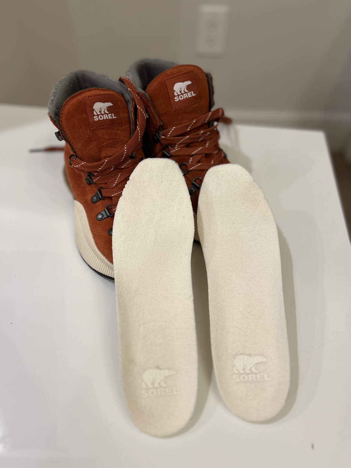 Sorel 7.5 women’s red winter shoes - photo 5