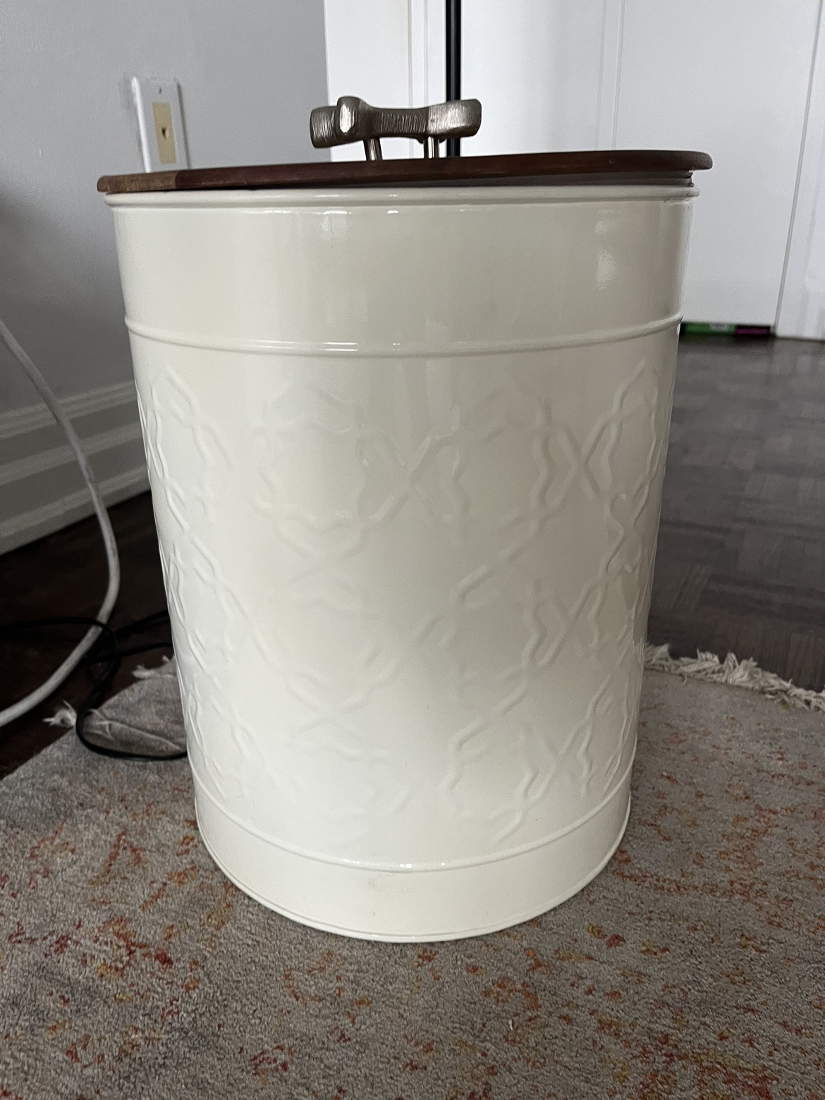 Airtight pet food / toys storage container image indicator(2)