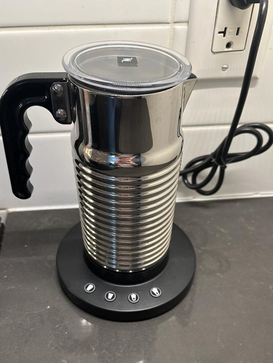 Nespresso Aeroccino4 Milk Frother - Like New - photo 3