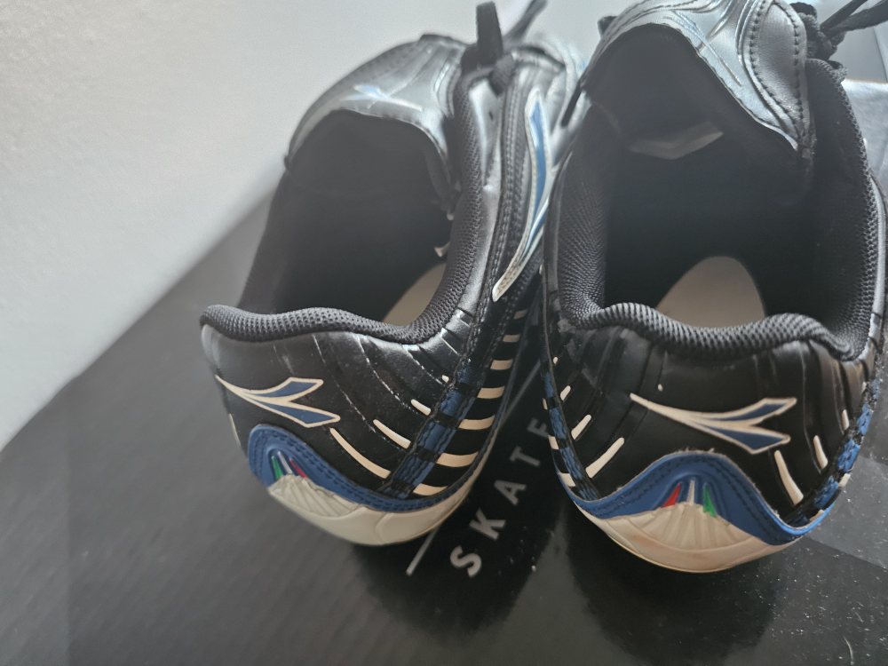 Outdoor Soccer shoes/ cleats image indicator(3)