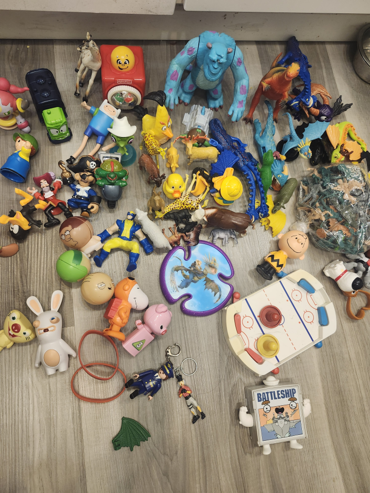 dinosaurs and small toys🥕 thumbnail