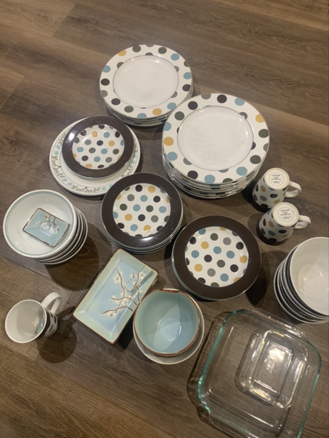 Dishes set