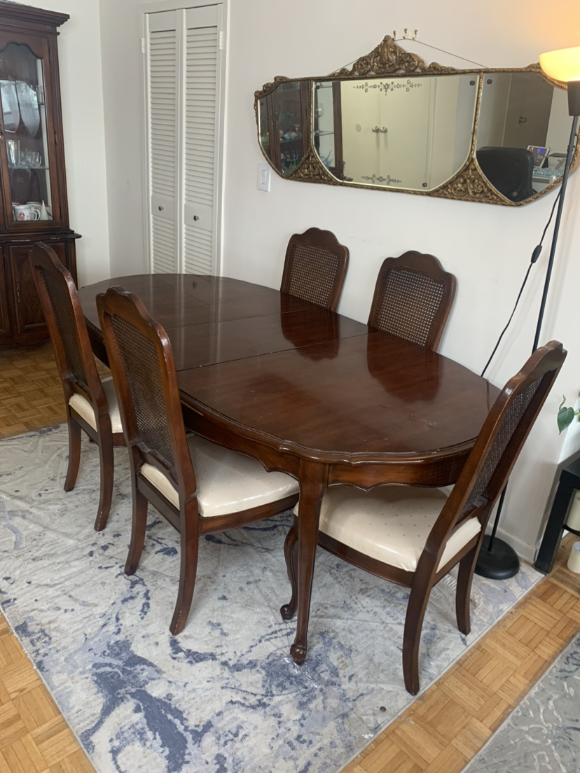Moving sale, beautiful classical dining table set - photo 3