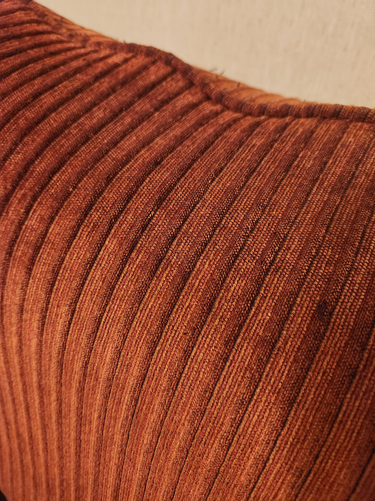 comfy reading/accent chair - photo 2