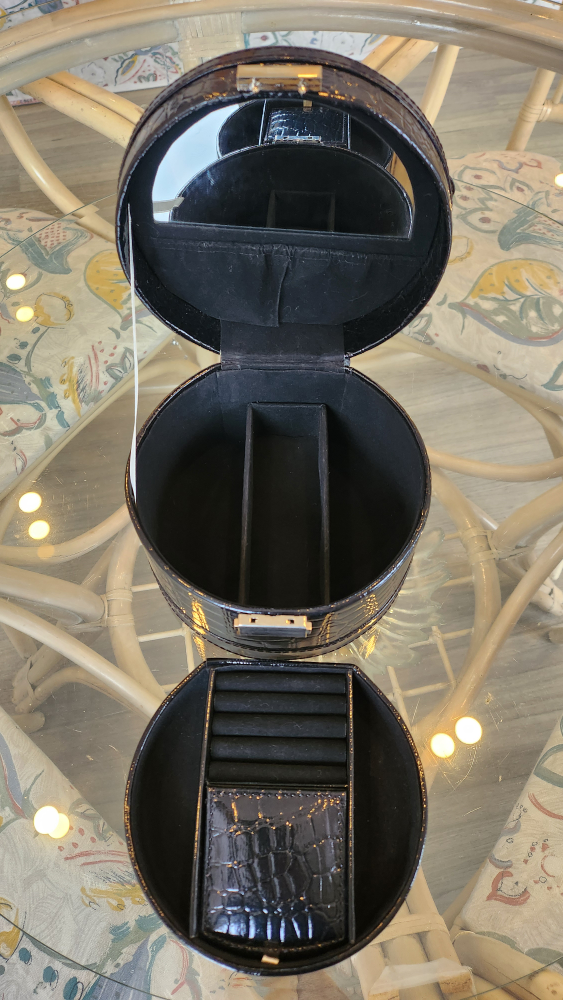 Jewellery or makeup leather case image indicator(3)