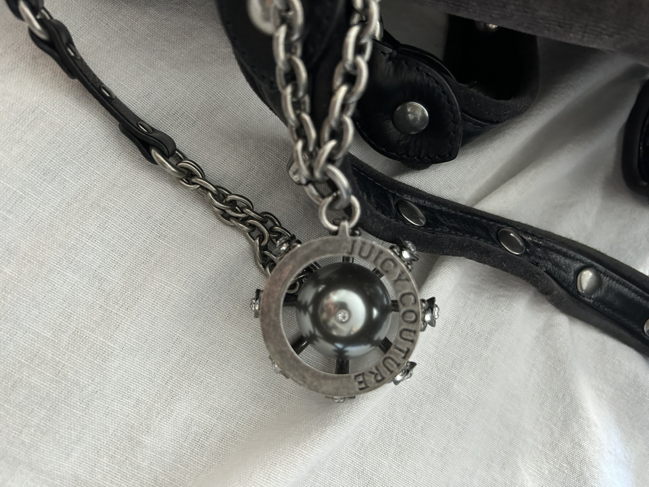 Causal deluxe Juicy Couture charcoal color hand bag image indicator(3)