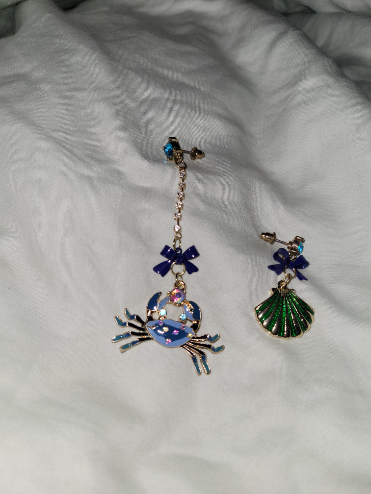 NWOT earrings! thumbnail