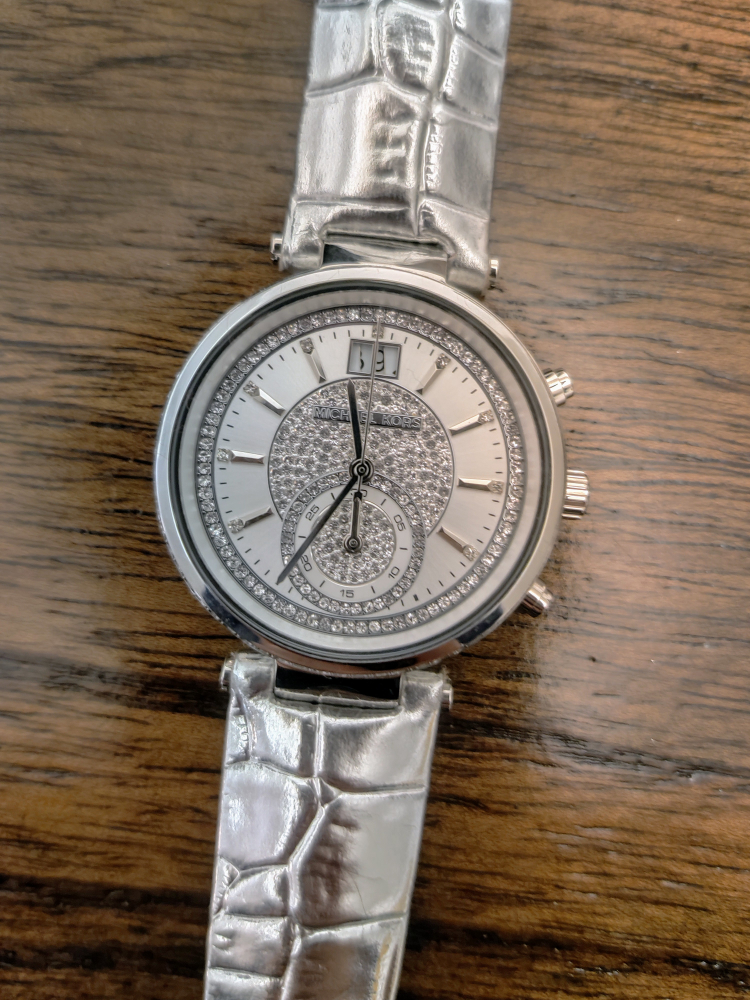 Stunning women's Michael kors leather watch image indicator(6)