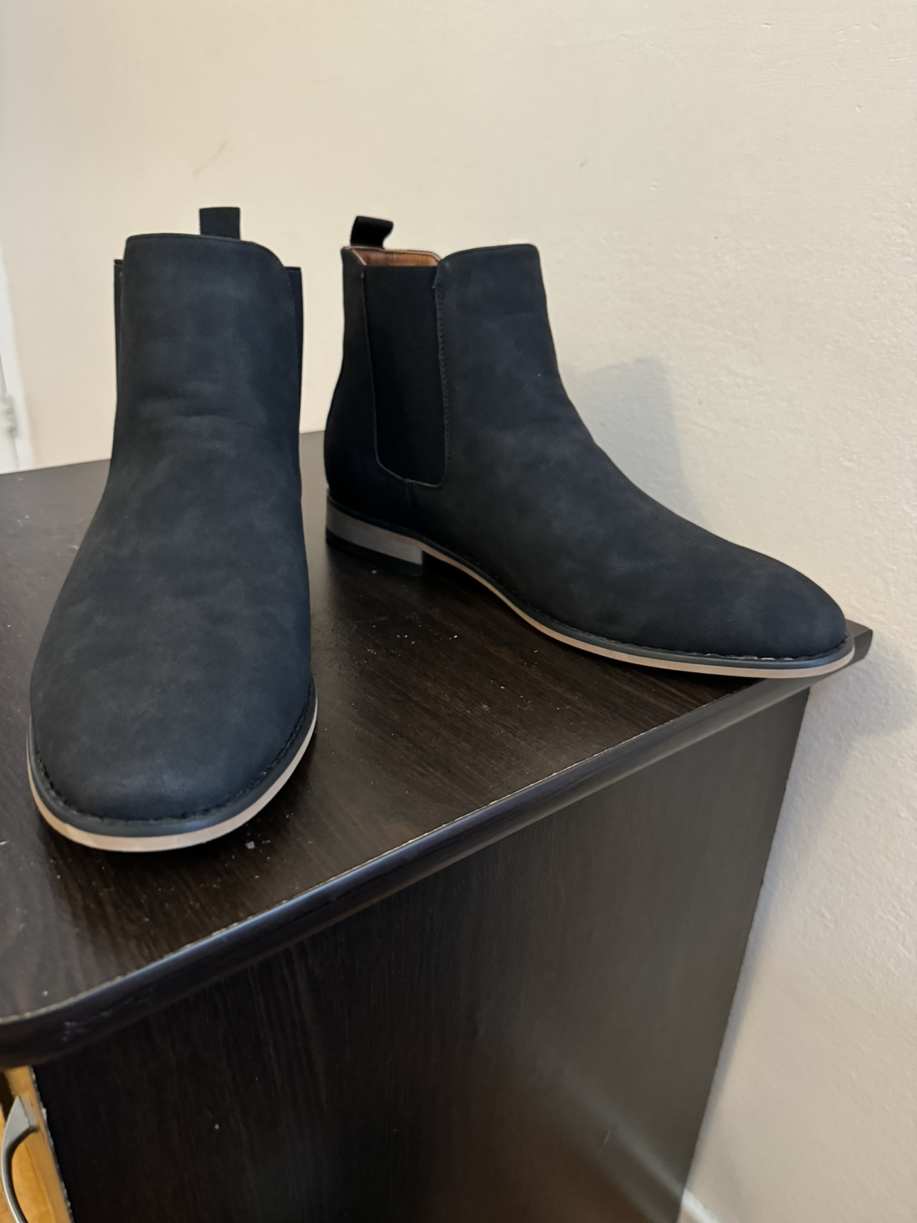 BRAND NEW CHELSEA BOOTS US 9 - photo 3