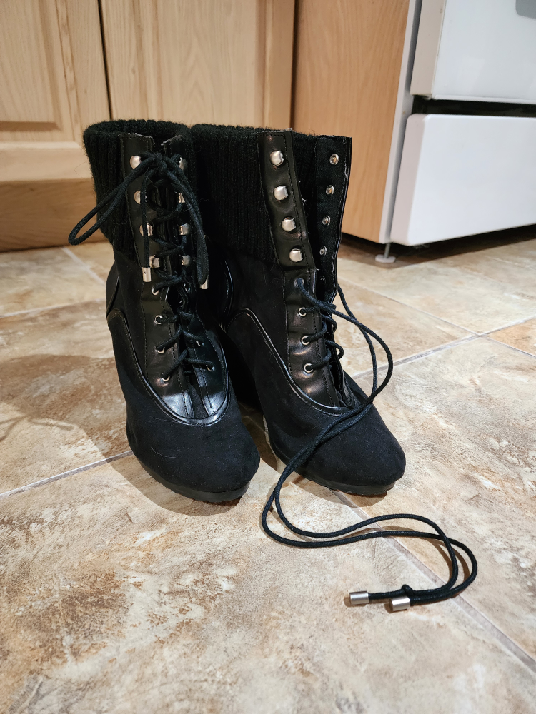 black wedge booties 🖤❄️ image indicator(2)