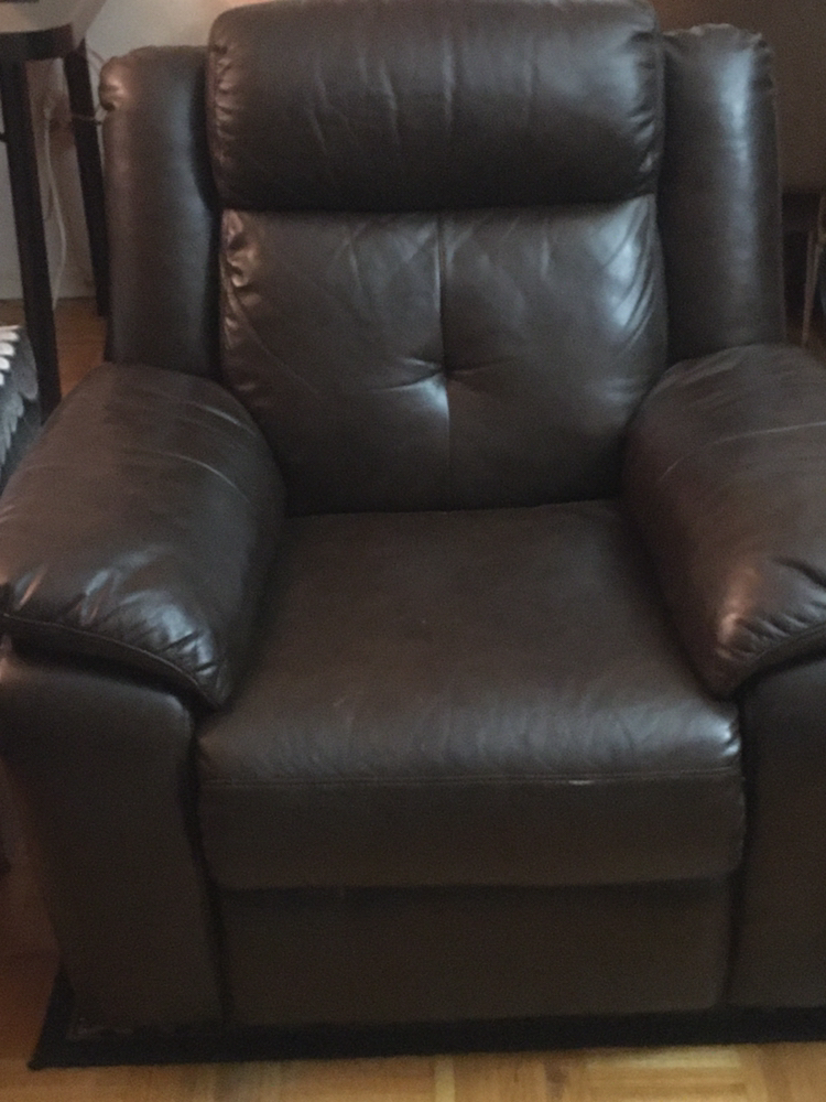 LEATHER RECLINER CHAIR