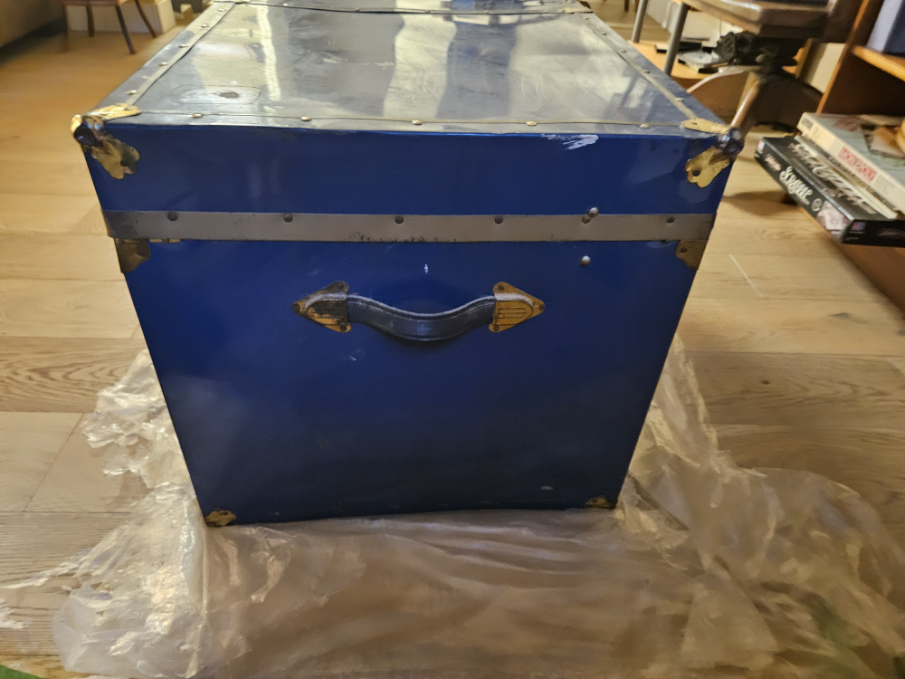 vintage steamer trunk - photo 2