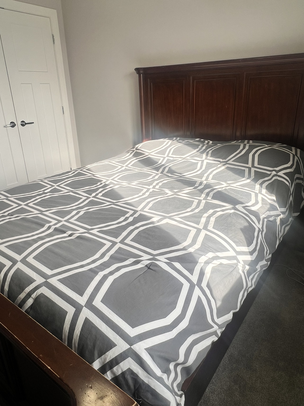 Bed, mattress and box spring thumbnail