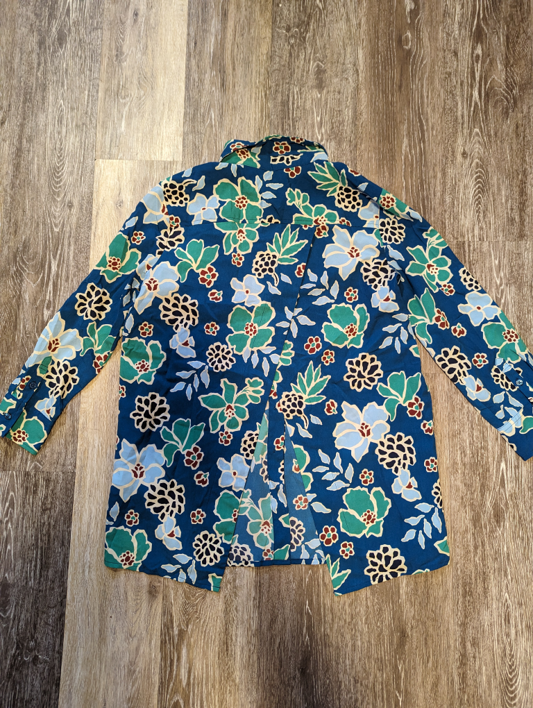 Women's Banana Republic dress shirt size XS image indicator(3)