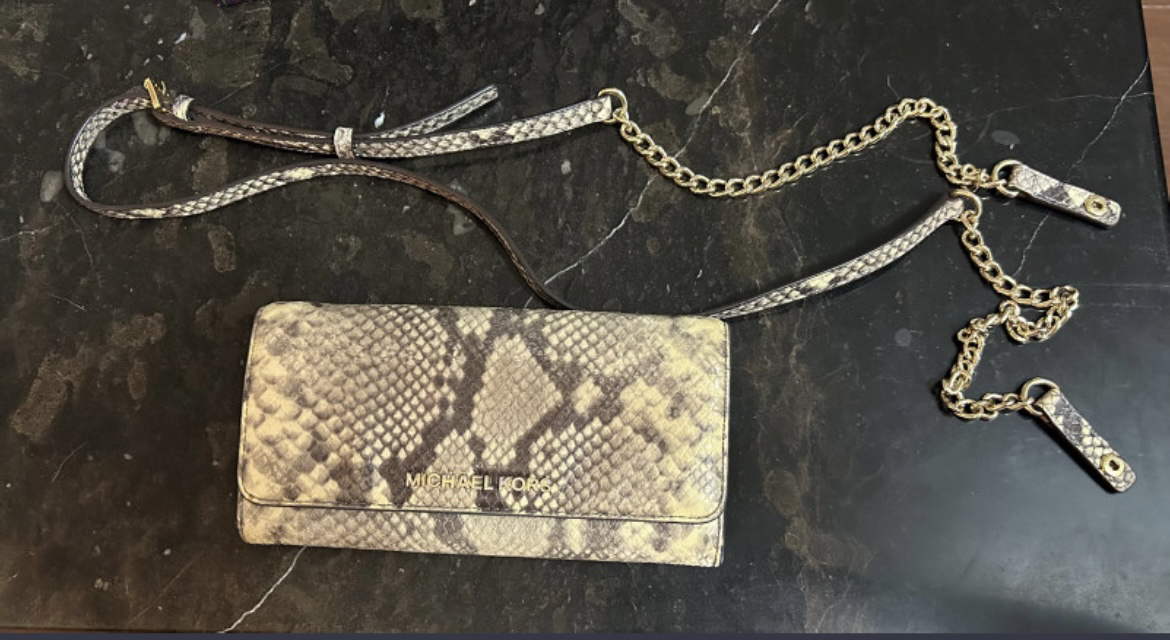 Michael Kors Wallet image indicator(2)