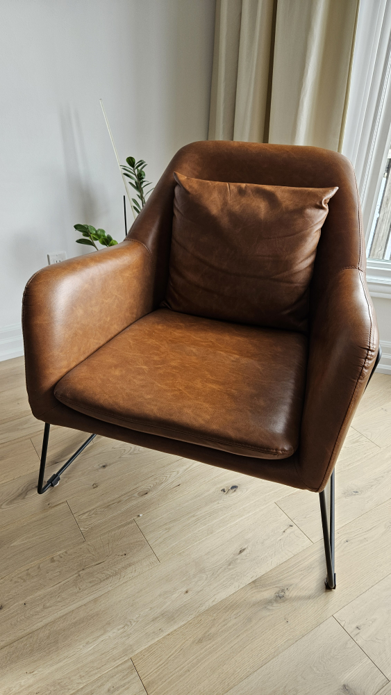 leather accent chair- great condition - photo 2