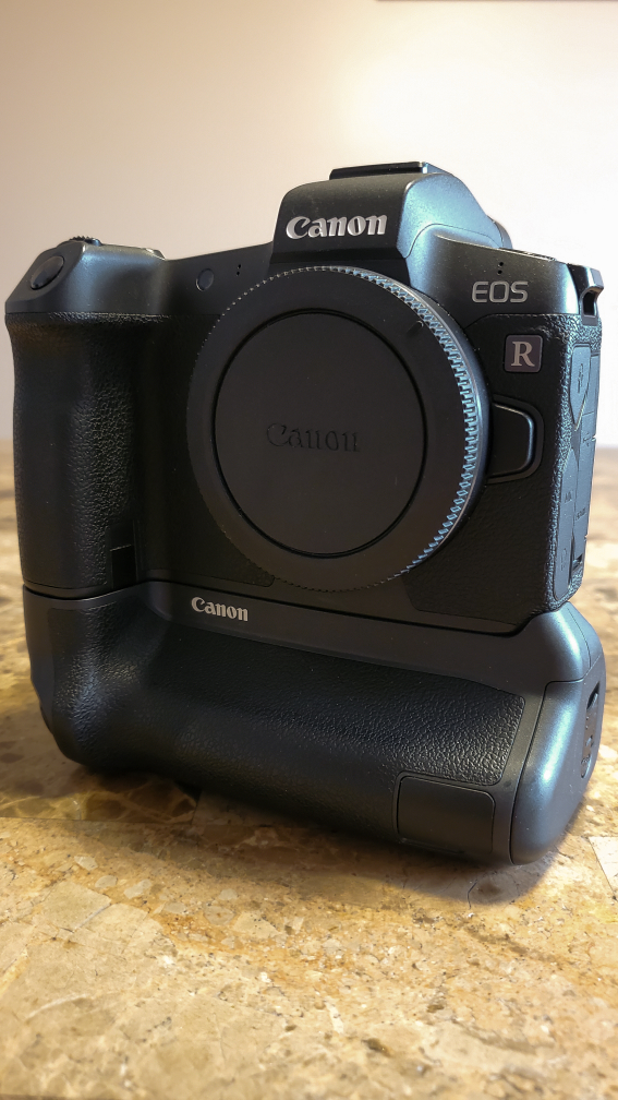 Canon EOS R + BG-E22 Battery Grip