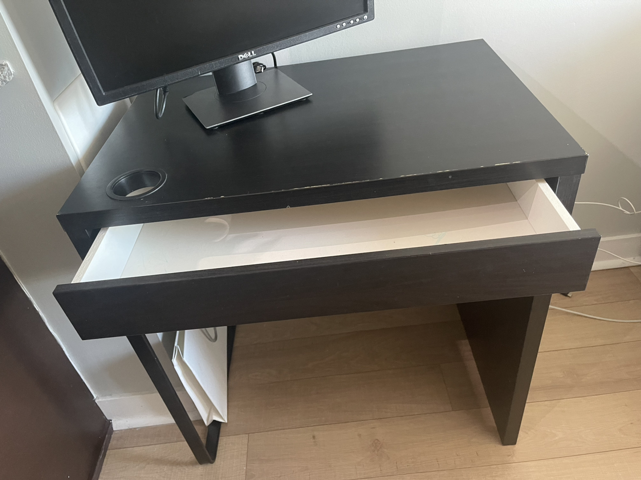 Writing table