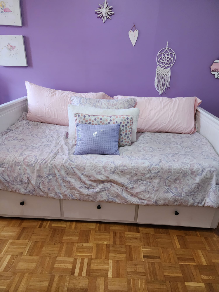 Twin Bed- pretty 😍