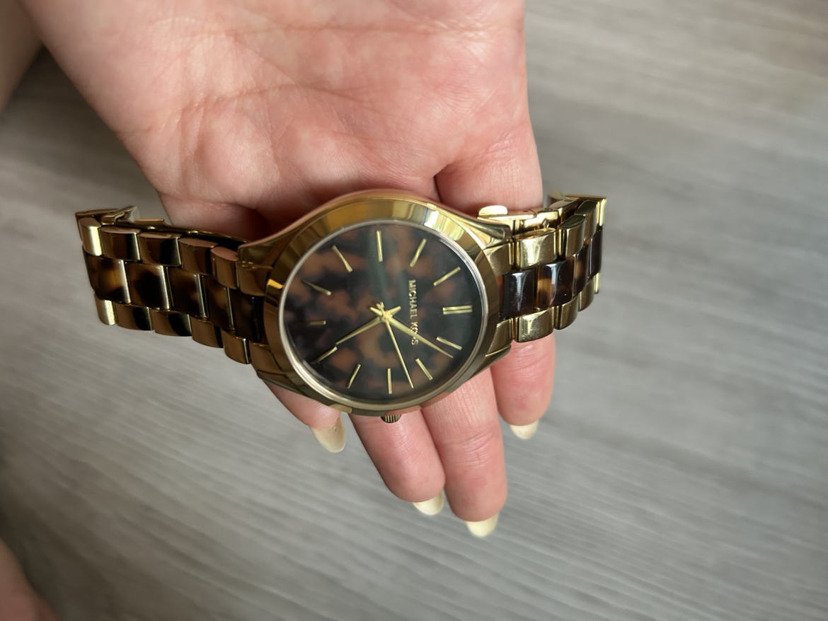 Michael Kors watch image indicator(3)