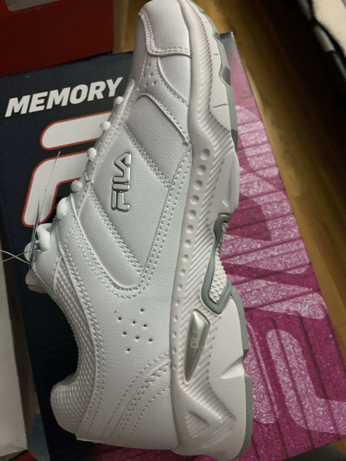 BNIB Fila woman’s memory form sneaker image indicator(6)