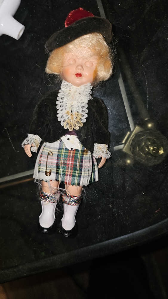 vintage doll image indicator(2)