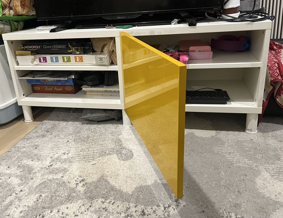 Very cute sturdy tv stand